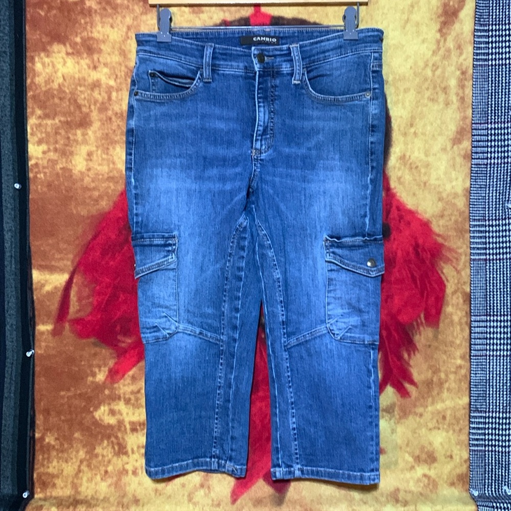 CAMBIO-women’s medium wash stretch denim cargo capri/cropped jeans